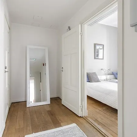 Center, 125 M2, 3 Bedroom Sea & Old Town View